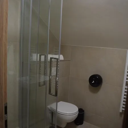 招待所 Na Hranici Circ