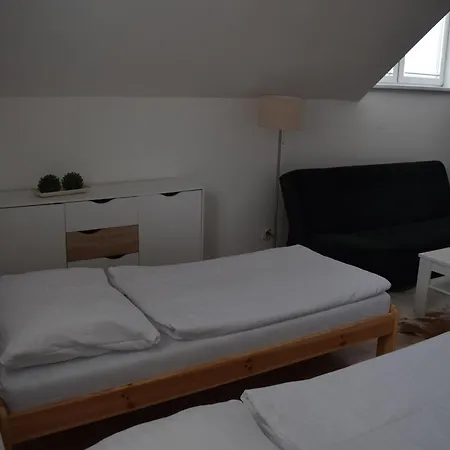 Na Hranici 招待所